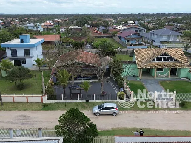 Casa com 600m² 3 quartos e 2 banheiros, à venda, no bairro Salinas em Balneário Barra do Sul