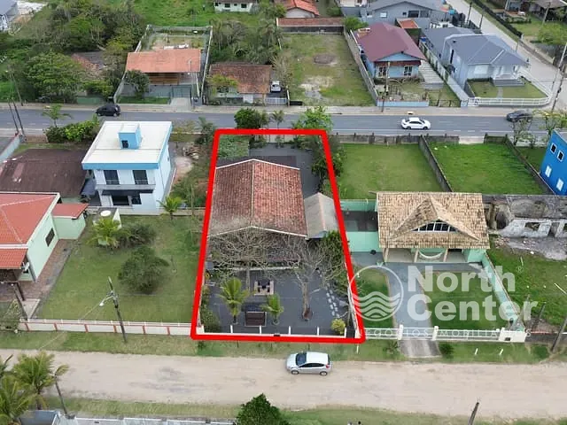 Casa com 600m² 3 quartos e 2 banheiros, à venda, no bairro Salinas em Balneário Barra do Sul