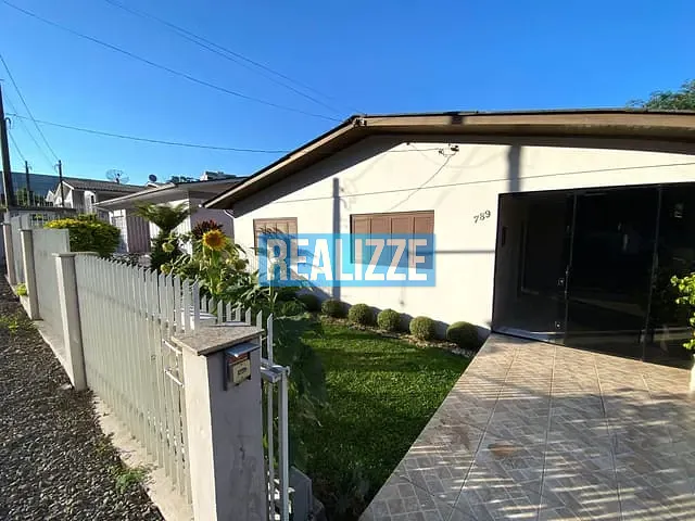 Casa 3 quartos e 1 banheiro, para alugar, no bairro Centro em Marau