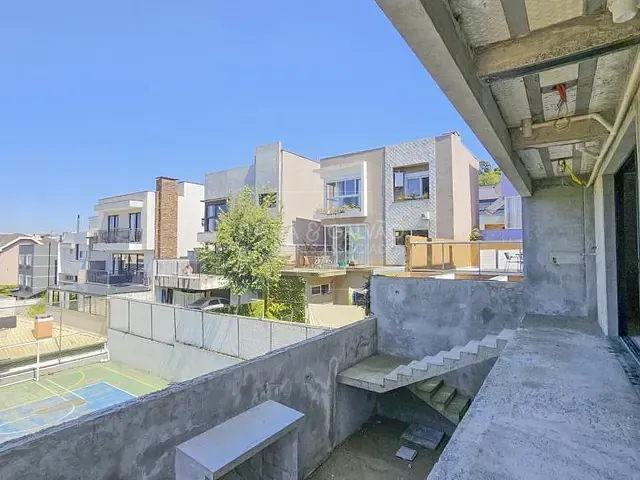 Casa com 326m² 3 quartos e 6 banheiros, à venda, no bairro Santa Cândida em Curitiba