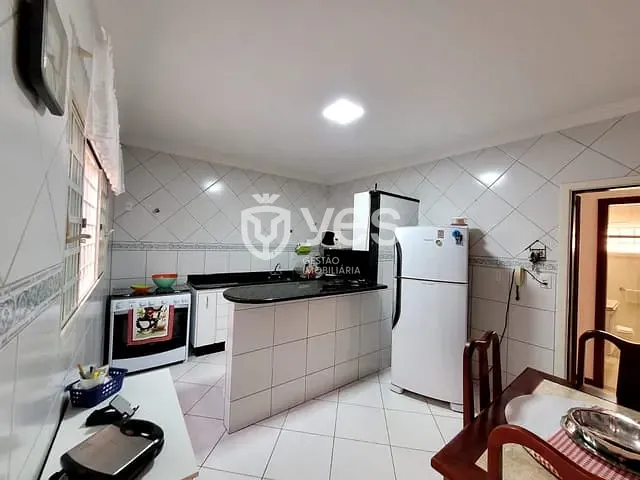 Casa com 360m² 4 quartos e 3 banheiros, à venda, no bairro Centro em Araxá