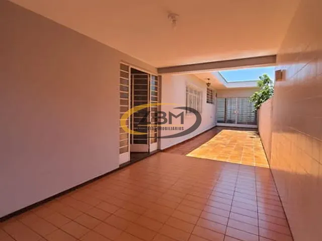 Casa com 350m² 4 quartos e 3 banheiros, à venda, no bairro Petrópolis em Londrina