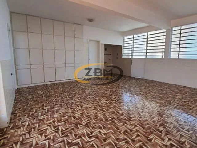 Casa com 350m² 4 quartos e 3 banheiros, à venda, no bairro Petrópolis em Londrina