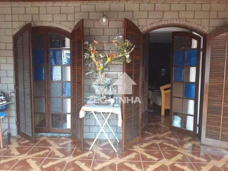 Casa, 4 quartos, 159 m² - Foto 1