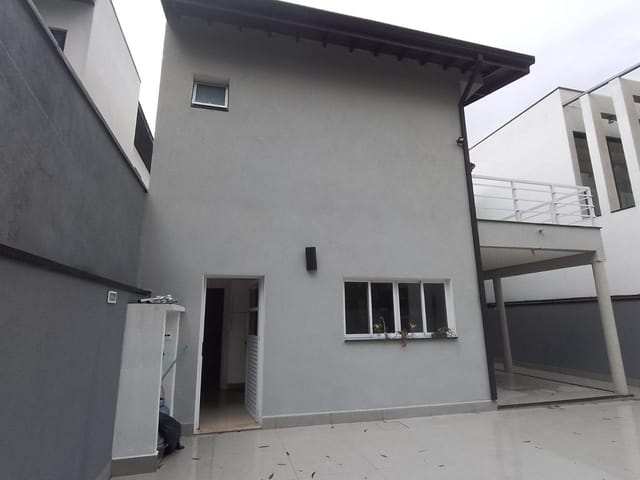 Casa com 250m² 3 quartos e 3 banheiros, à venda, no bairro Mogi Moderno em Mogi das Cruzes