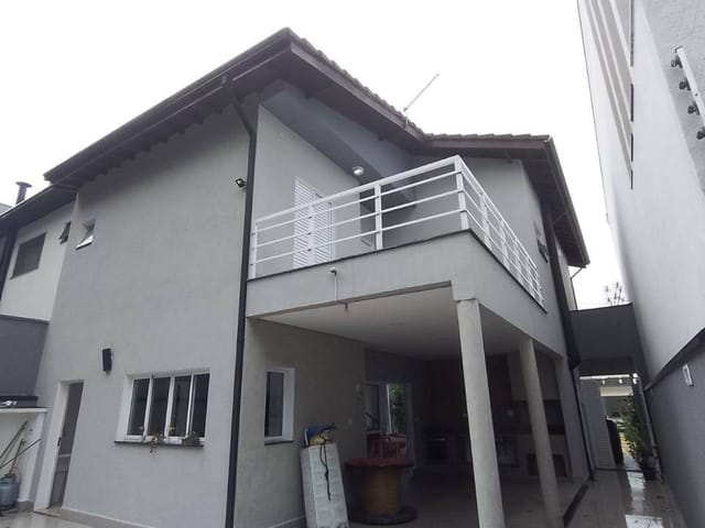 Casa com 250m² 3 quartos e 3 banheiros, à venda, no bairro Mogi Moderno em Mogi das Cruzes