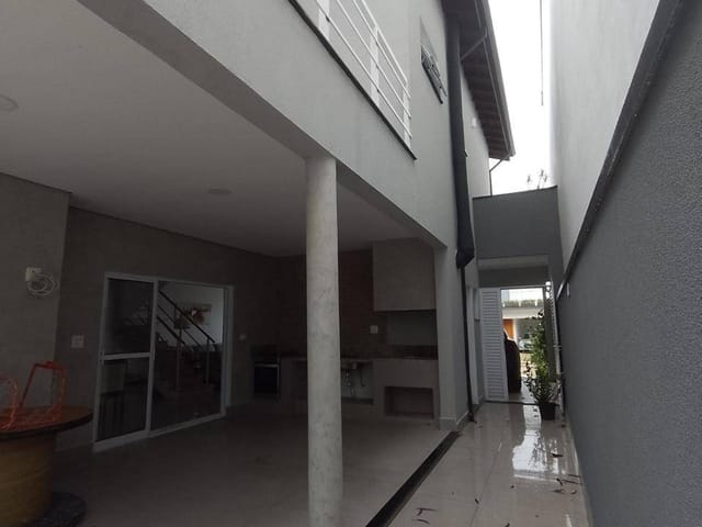 Casa com 250m² 3 quartos e 3 banheiros, à venda, no bairro Mogi Moderno em Mogi das Cruzes