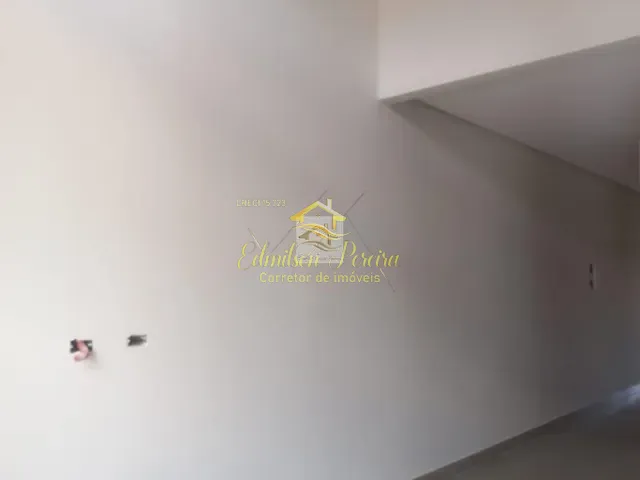 Casa com 125m² 2 quartos e 2 banheiros, à venda, no bairro Colinas em Londrina