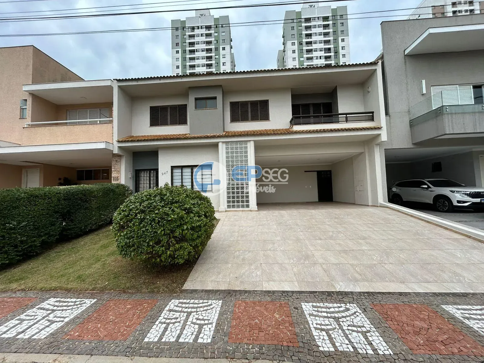 Casa, 4 quartos, 352 m² - Foto 1