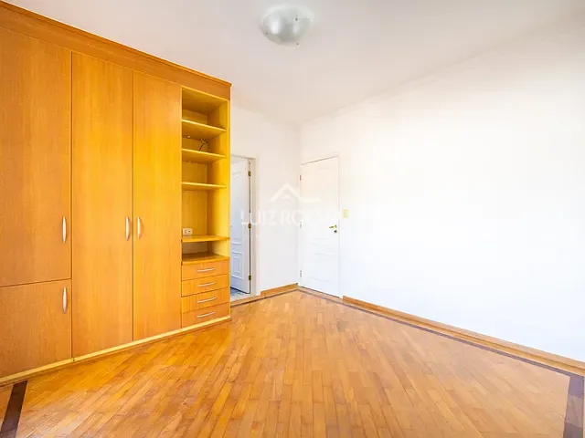 Casa com 1976m² 5 quartos e 6 banheiros, à venda, no bairro São Paulo II em Cotia