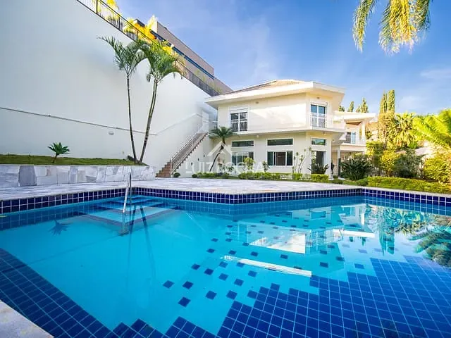 Casa com 1976m² 5 quartos e 6 banheiros, à venda, no bairro São Paulo II em Cotia