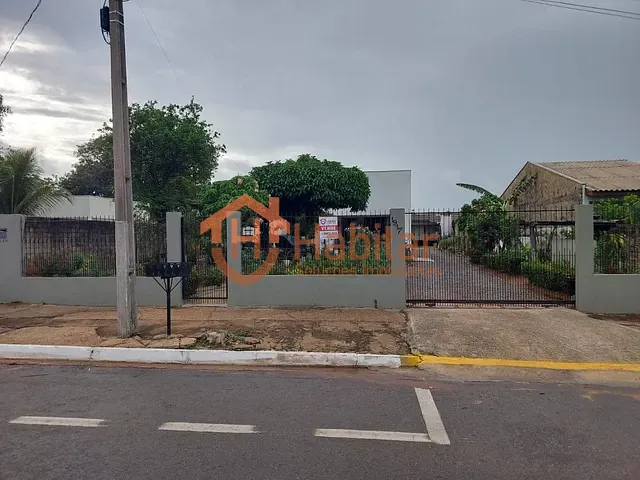 Casa com 700m² 2 quartos e 1 banheiro, à venda, no bairro Centro Sul em Sorriso