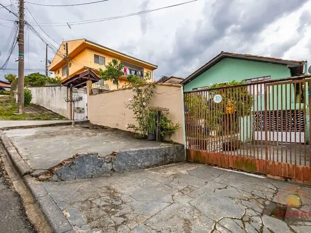 Casa com 180m² 3 quartos e 2 banheiros, à venda, no bairro Santa Cândida em Curitiba