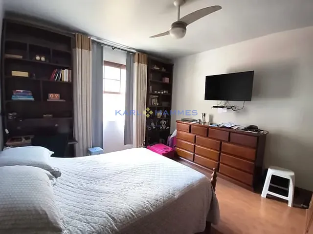 Casa 7 quartos e 5 banheiros, à venda, no bairro Bingen em Petrópolis