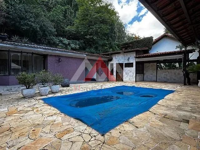 Casa com 720m² 5 quartos e 5 banheiros, à venda, no bairro Itaipu em Niterói