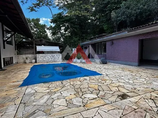 Casa com 720m² 5 quartos e 5 banheiros, à venda, no bairro Itaipu em Niterói