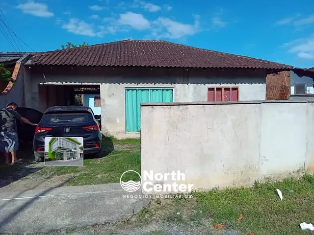 Casa com 360m² 5 quartos e 2 banheiros, à venda, no bairro Parque Guarani em Joinville
