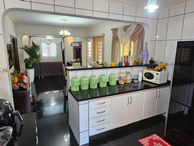 Casa com 172m² 3 quartos e 2 banheiros, à venda, no bairro Vila Casoni em Londrina