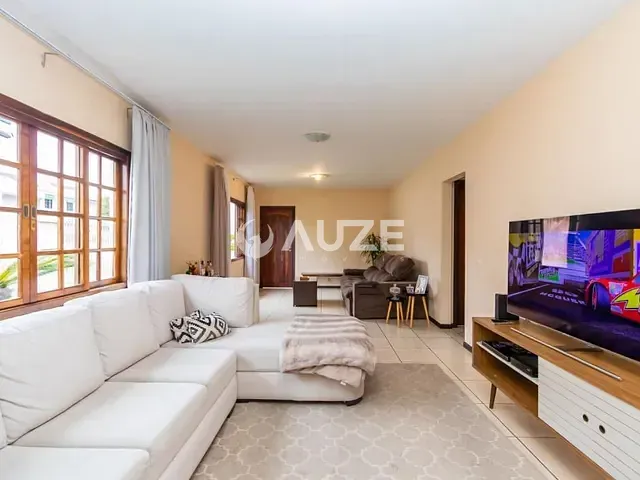 Casa com 263m² 5 quartos e 4 banheiros, à venda, no bairro CAJURU em Curitiba