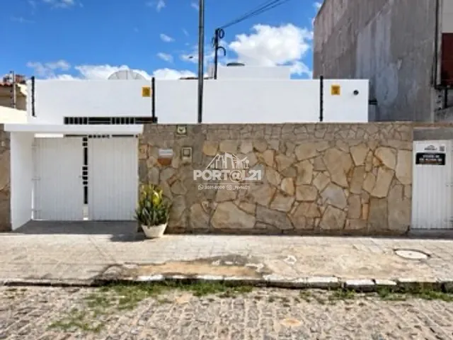 Casa com 200m² 5 quartos e 1 banheiro, à venda ou para alugar, no bairro São José em Petrolina