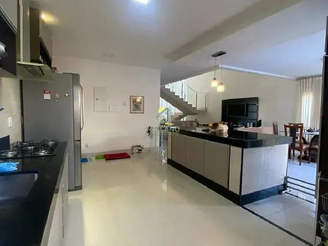 Casa com 522m² 5 quartos e 5 banheiros, à venda, no bairro Portal Do Sol Green - Rua Acesso A em Goiânia