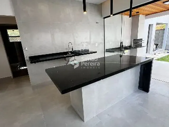 Casa com 374m² 3 quartos e 3 banheiros, à venda, no bairro São Pedro  em Juiz de Fora