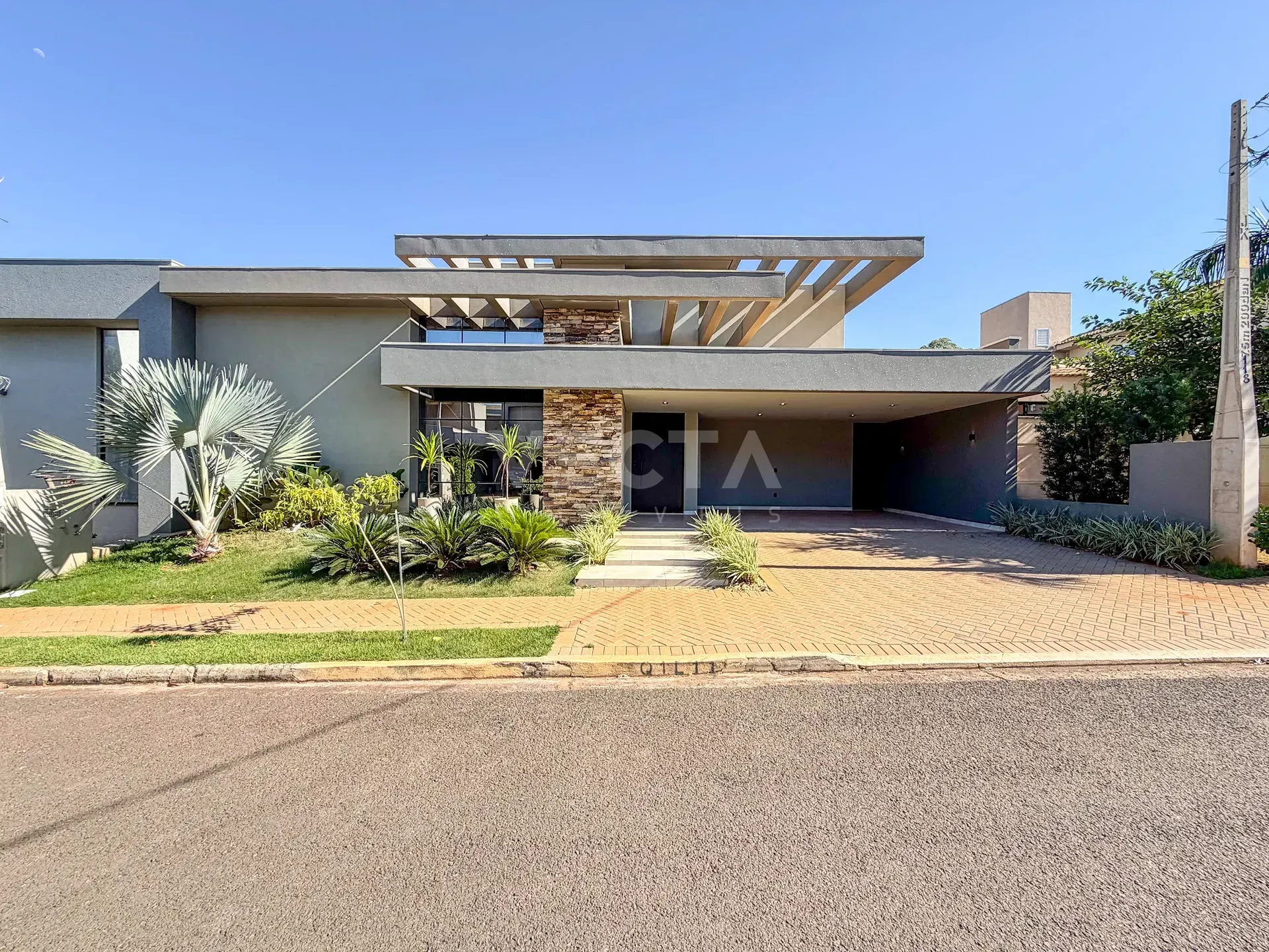 Casa, 3 quartos, 222 m² - Foto 1