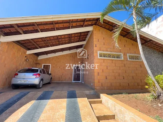 Casa com 448m² 3 quartos e 3 banheiros, à venda, no bairro Vila Guedes de Azevedo em Bauru