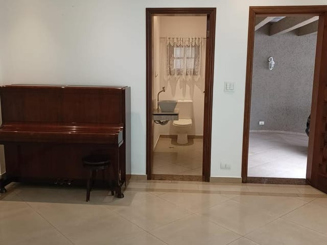 Foto do Casa - 🚀 Invista em Localização e Versatilidade! Casa Térrea de 200m² com Alto Potencial para Você! ✨ | Organização Imobiliária Açores