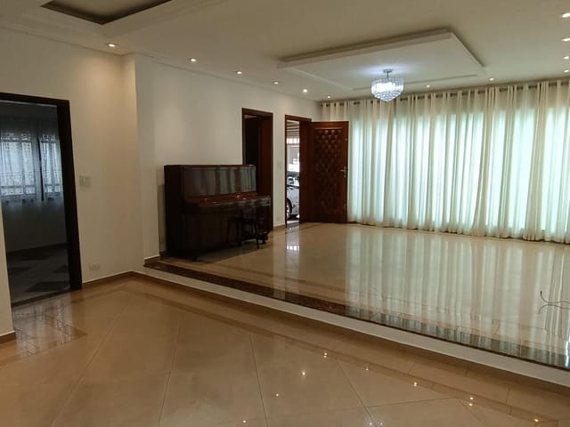 Foto do Casa - 🚀 Invista em Localização e Versatilidade! Casa Térrea de 200m² com Alto Potencial para Você! ✨ | Organização Imobiliária Açores