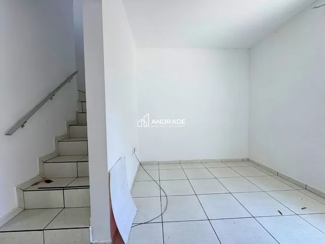 Sobrado com 83m² 2 quartos e 2 banheiros, à venda, no bairro Residencial Araucária em Apucarana