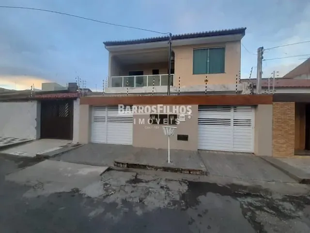 Casa com 228m² 3 quartos e 2 banheiros, à venda, no bairro São Conrado em Aracaju