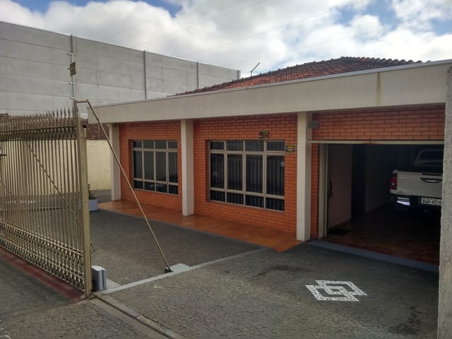 Casa com 246m² 3 quartos e 3 banheiros, à venda, no bairro Chapada em Ponta Grossa