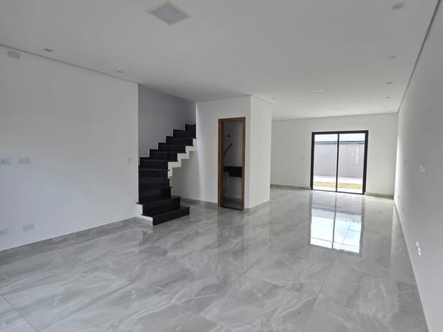 Casa com 123m² 3 quartos e 2 banheiros, à venda, no bairro Vila Cecília em Mogi das Cruzes