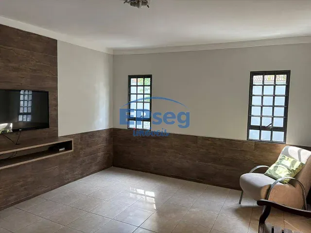 Casa com 427m² 4 quartos e 5 banheiros, à venda, no bairro Andrade em Londrina