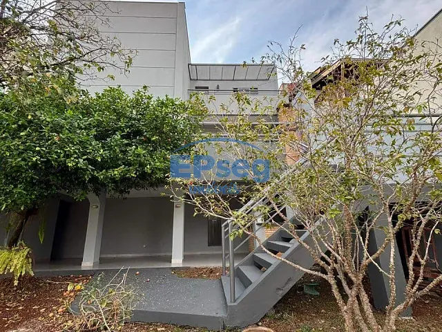 Casa com 427m² 4 quartos e 5 banheiros, à venda, no bairro Andrade em Londrina