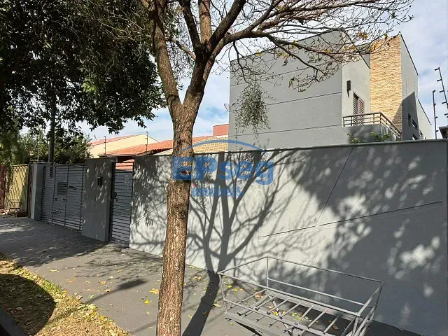 Casa com 427m² 4 quartos e 5 banheiros, à venda, no bairro Andrade em Londrina