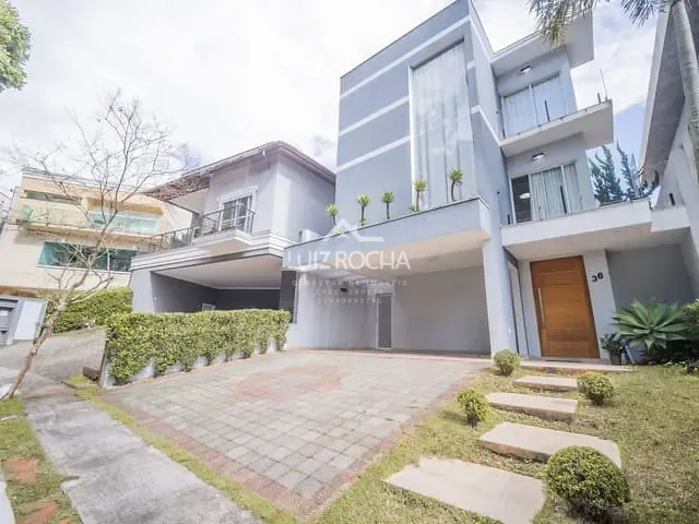 Casa com 266m² 4 quartos e 4 banheiros, à venda, no bairro Moinho Velho em Cotia