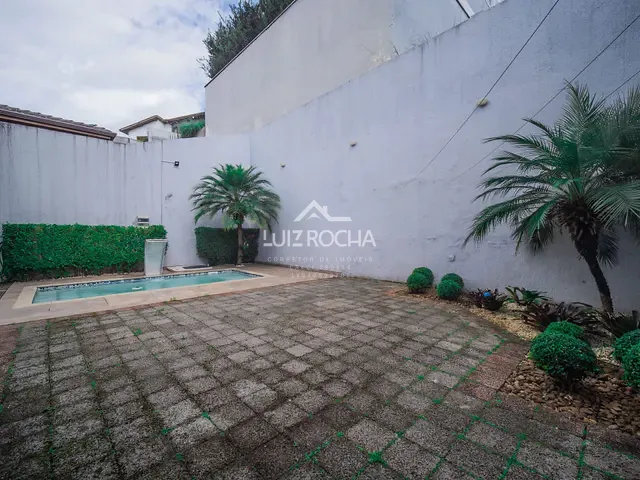 Casa com 266m² 4 quartos e 4 banheiros, à venda, no bairro Moinho Velho em Cotia
