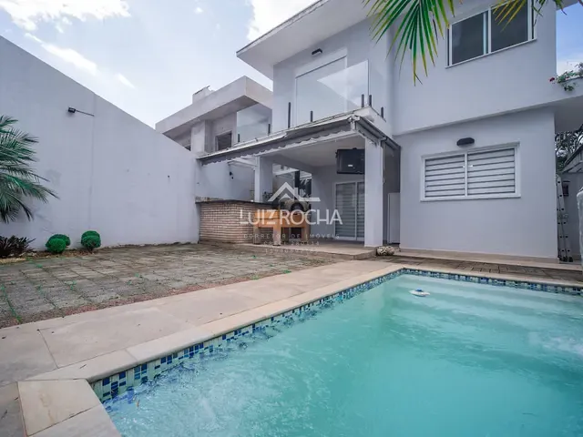 Casa com 266m² 4 quartos e 4 banheiros, à venda, no bairro Moinho Velho em Cotia