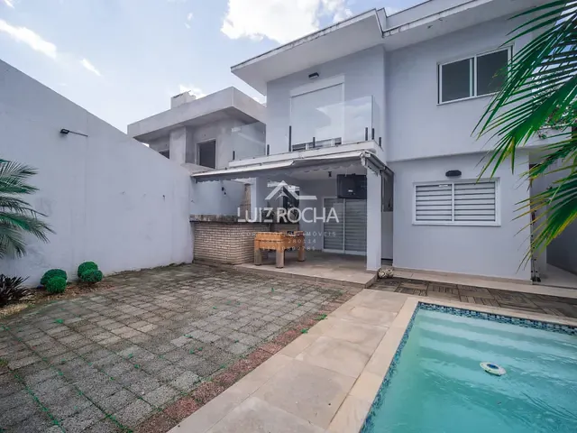 Casa com 266m² 4 quartos e 4 banheiros, à venda, no bairro Moinho Velho em Cotia