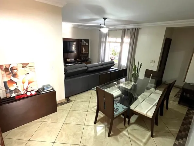 Casa com 360m² 4 quartos e 3 banheiros, à venda, no bairro San Fernando em Londrina