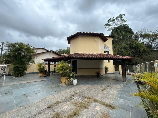 Casa com 840m² 3 quartos e 3 banheiros, à venda ou para alugar, no bairro Badu em Niterói