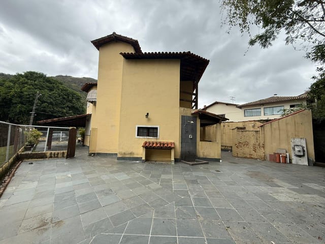 Casa com 840m² 3 quartos e 3 banheiros, à venda ou para alugar, no bairro Badu em Niterói
