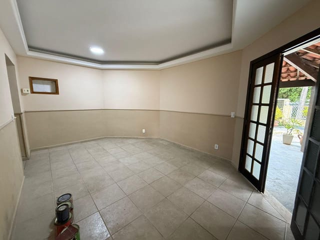 Casa com 840m² 3 quartos e 3 banheiros, à venda ou para alugar, no bairro Badu em Niterói