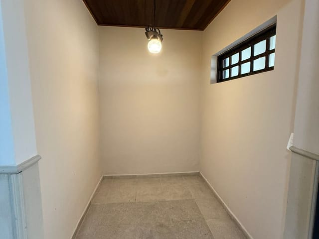 Casa com 840m² 3 quartos e 3 banheiros, à venda ou para alugar, no bairro Badu em Niterói