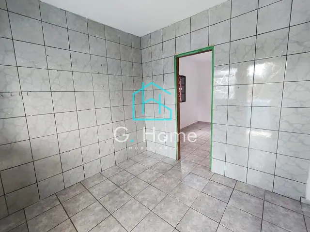 Casa com 55m² 2 quartos e 1 banheiro, para alugar, no bairro Franciscato em Londrina