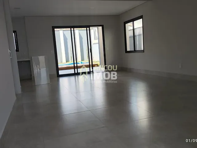 Casa com 306m² 3 quartos e 2 banheiros, à venda, no bairro Jardim Celeste em Jundiaí
