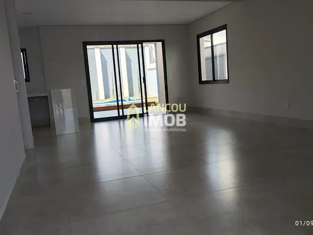 Casa com 306m² 3 quartos e 2 banheiros, à venda, no bairro Jardim Celeste em Jundiaí