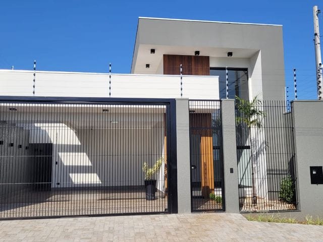 Casa com 204m² 3 quartos e 2 banheiros, à venda, no bairro Jardim Munique em Maringá